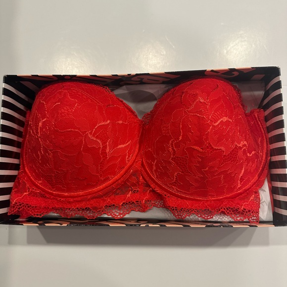 Other - Elegant Red Lace Bra